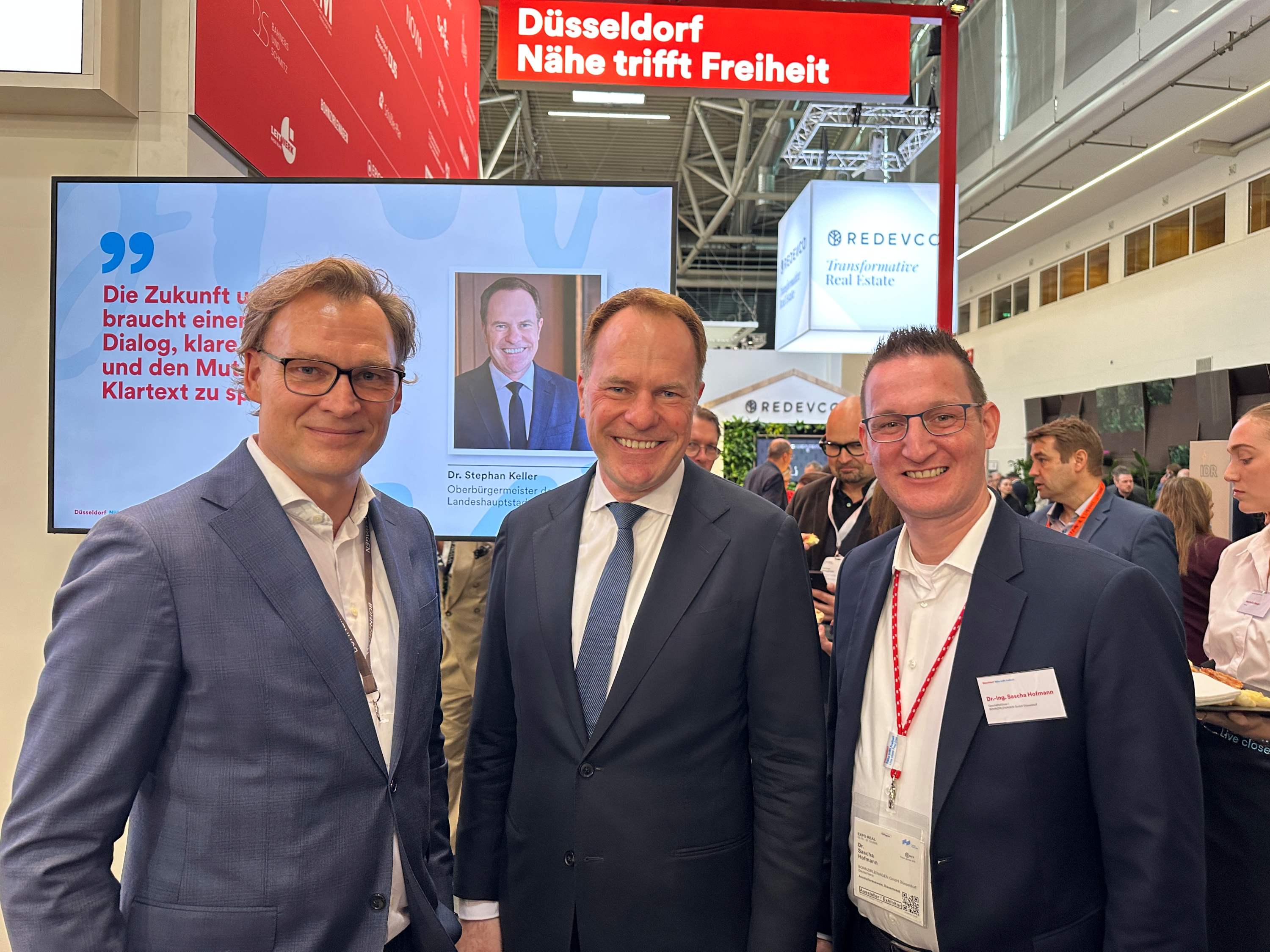 Düsseldorf im Fokus: Christian Niehoff (BOHNZIRLEWAGEN), Oberbürgermeister Dr. Stephan Keller und Dr. Sascha Hofmann (BOHNZIRLEWAGEN Düsseldorf, v. l.) auf der EXPO REAL 2026 | BERLINboxx